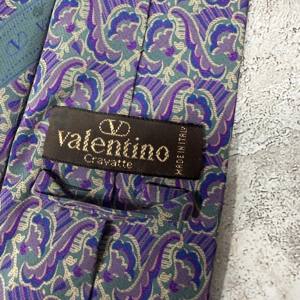 Valentino Necktie Men OS Purple Green Paisley Silk Hand Made Italy‎